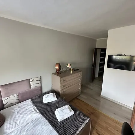 Δωμάτια σε οικογενειακή κατοικία Goscinne